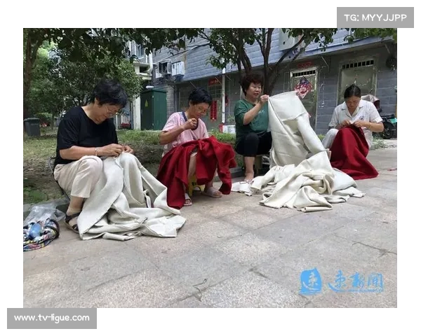 庙前镇引导企业将缝球工序分解到村庄，保障600人家加工